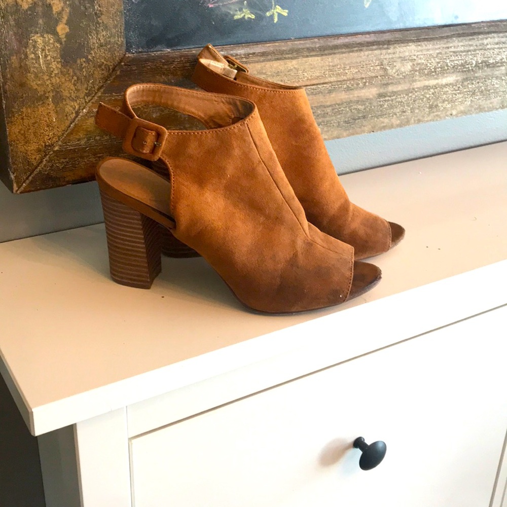 Peep toe heeled sandals